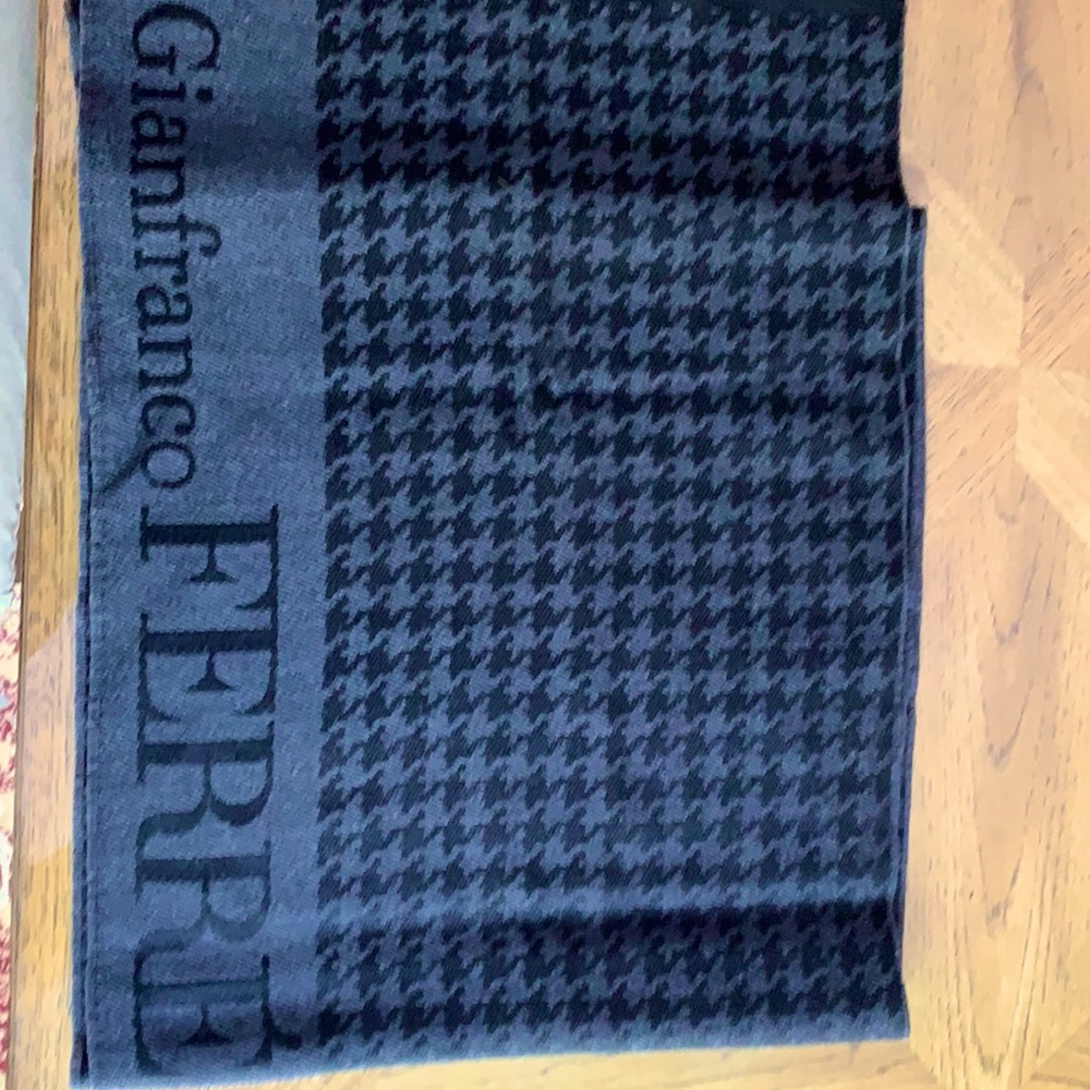NWOT - GIANFRANCO 100% Men’s wool scarf